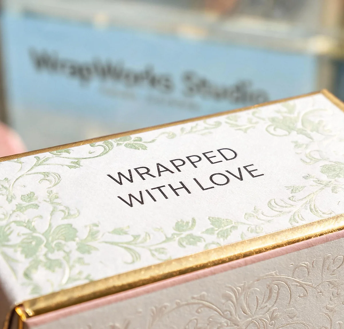 Magnetic Closure Gift Box Guide · Cross-Border E-commerce
