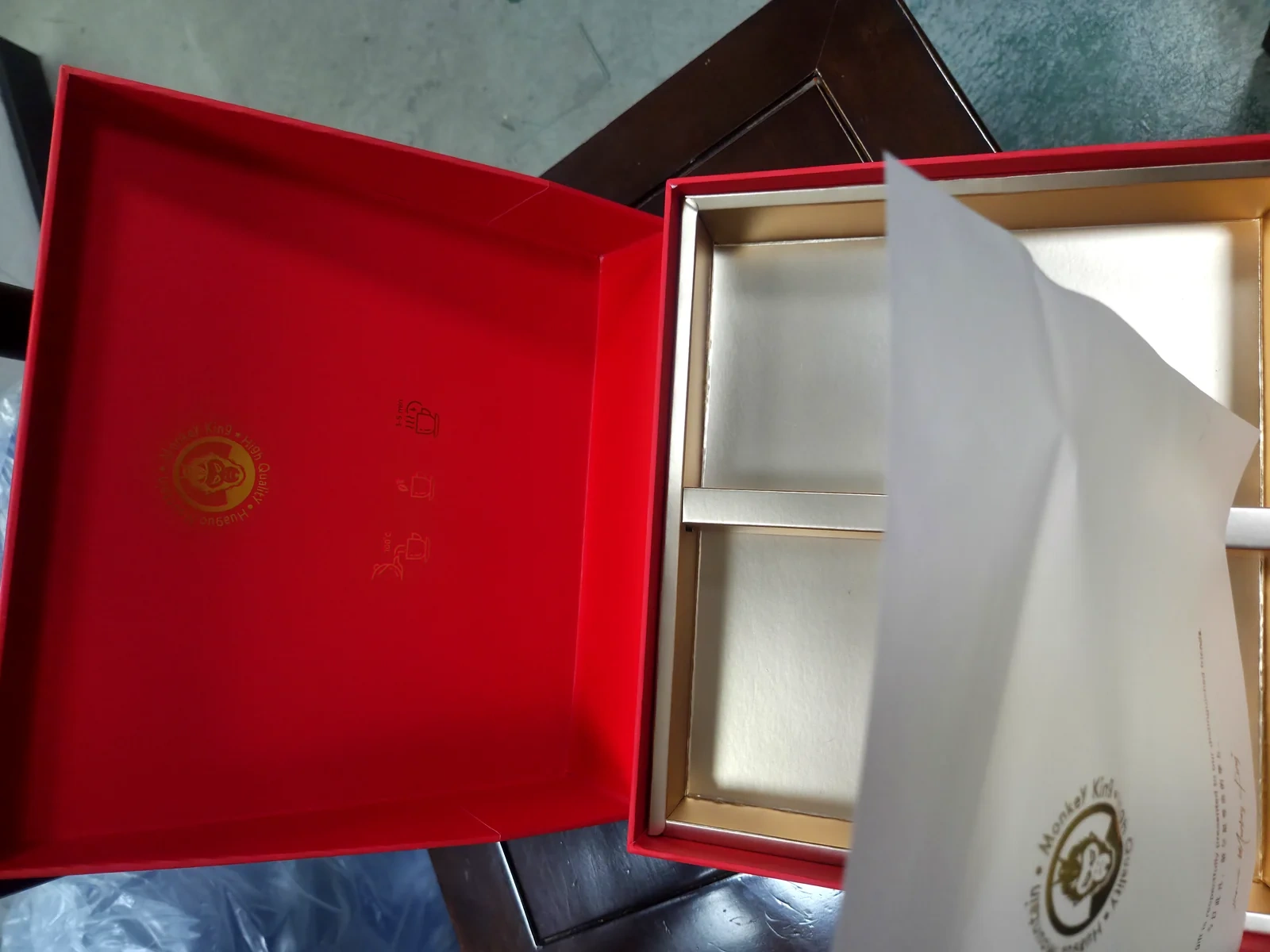 Rigid box interior structure — gold foil lining